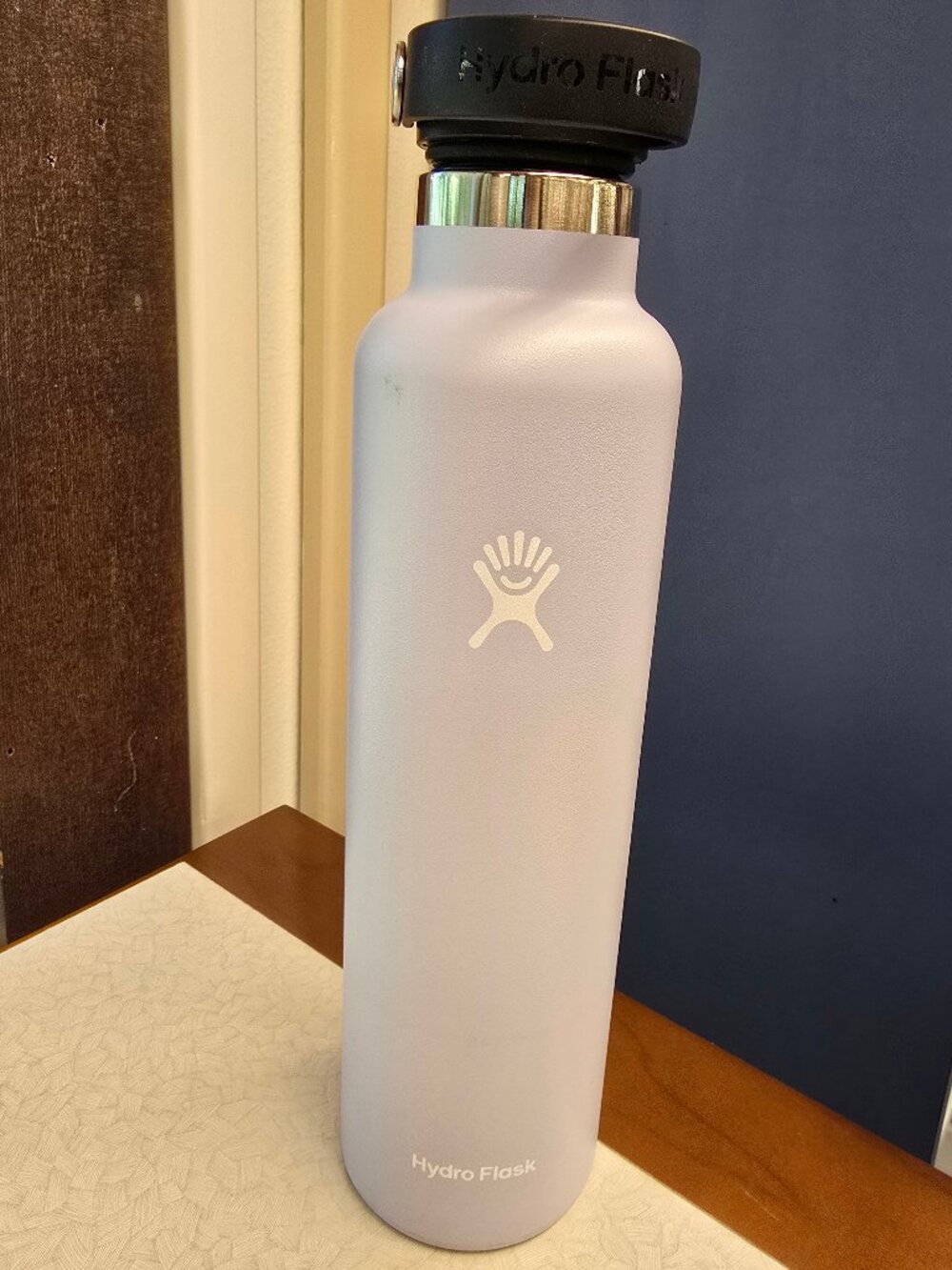 Hydroflask 24 oz NWT
